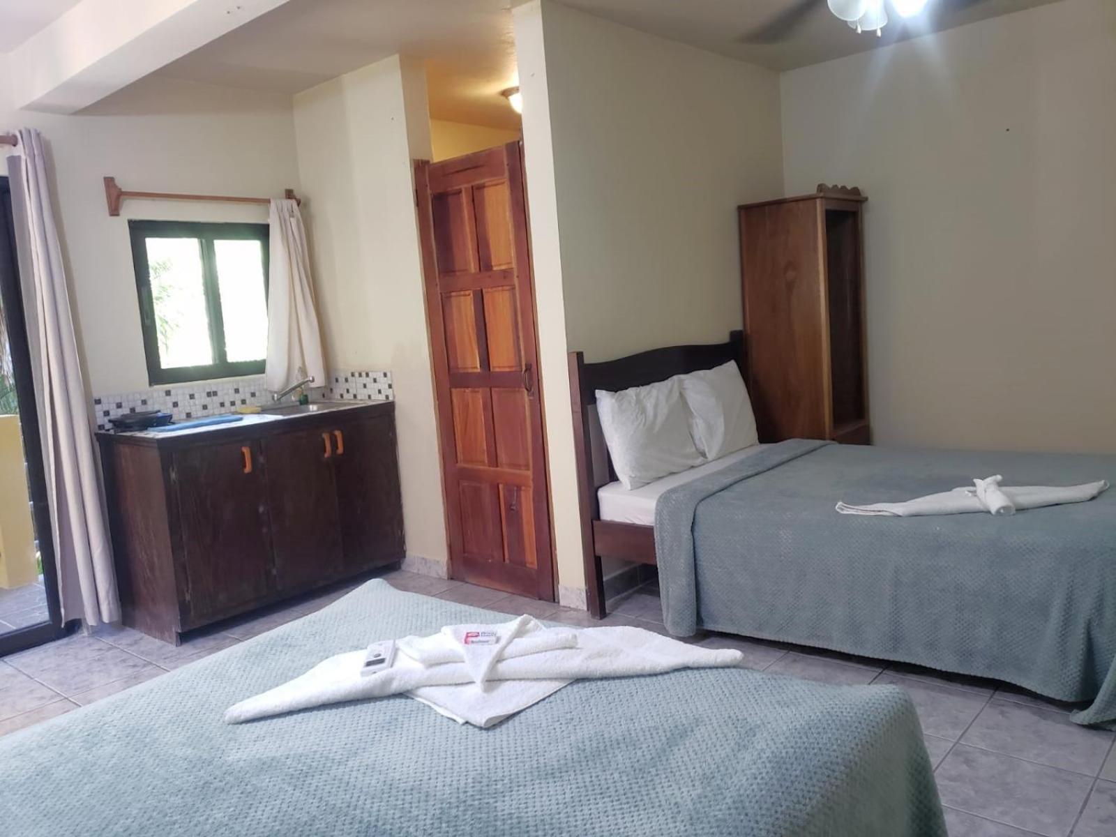 Beach Side Condos Caye Caulker By Ccvh Exterior photo